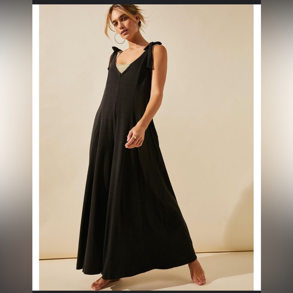 FP Beach Alice jumper. Sz M. Black heather. MAKE OFFERS!!!